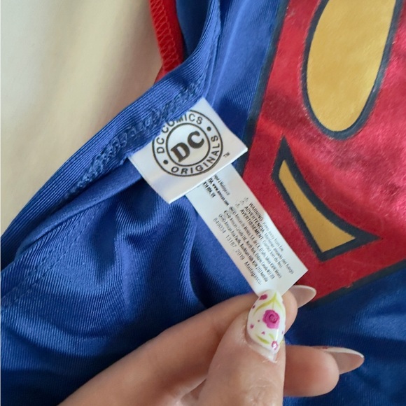 Supergirl DC Women’s Costume - Picture 3 of 7